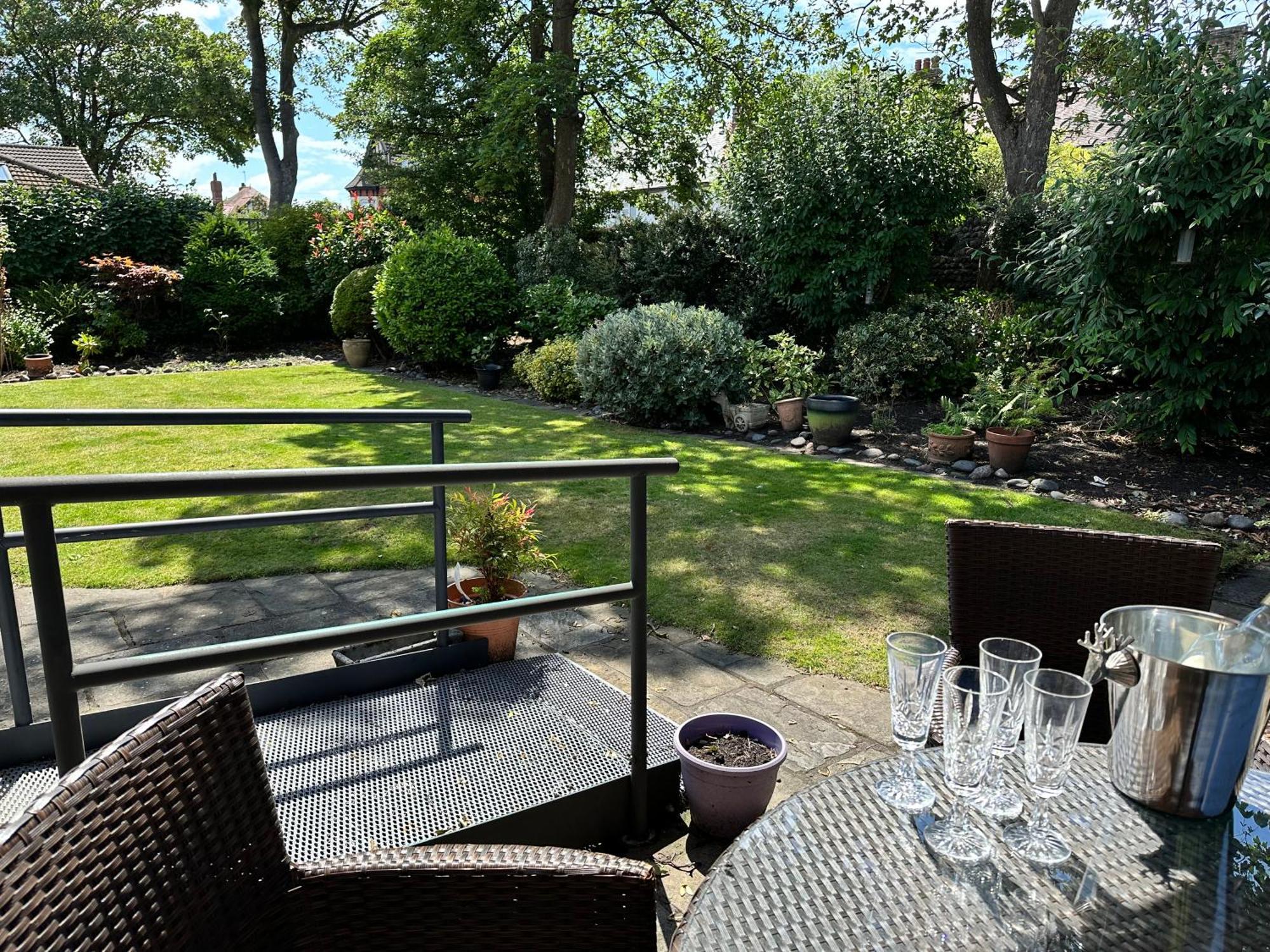 'Sounion' - Fabulous, Spacious Modern House With Large Private Garden In Leafy Lytham Lytham St Annes Exterior foto